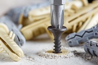 Zapomeňte na sádru, na vyviklanou hmoždinku stačí tato věc